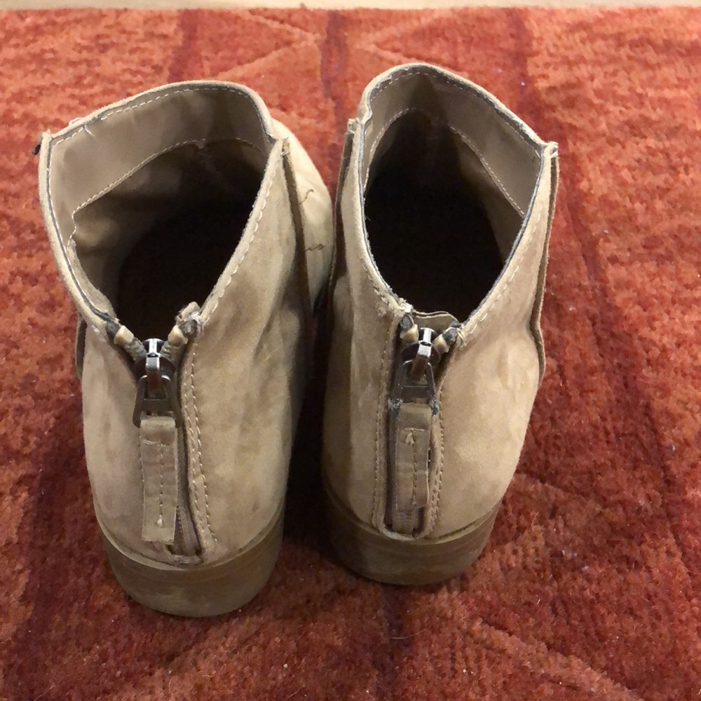 Universal Thread Ankle Boot, Size 8 - image 3